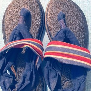 🌴SummerClearanceSale🌴 Sanuk Yoga Sling 2 Prints **WORN ONCE**